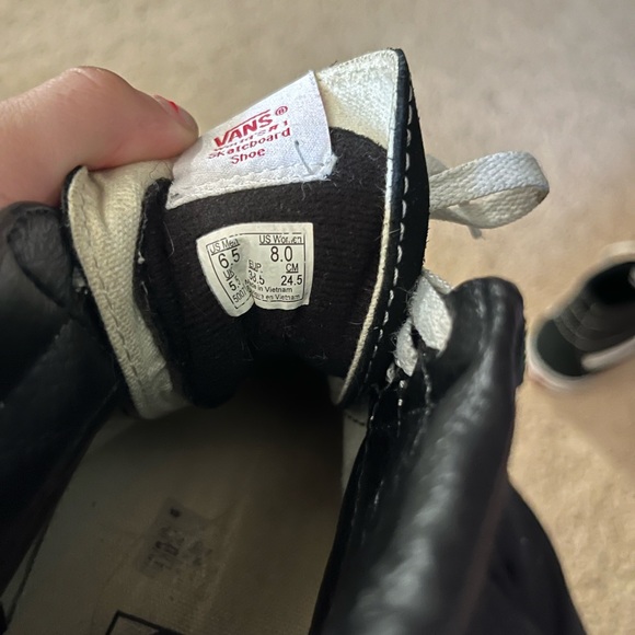 Women’s size 8 (men’s 6.5) high top vans - Picture 6 of 7